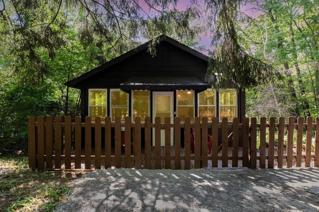 Black Cabin Getaway In Woods I Valpo Valparaiso Eksteriør billede