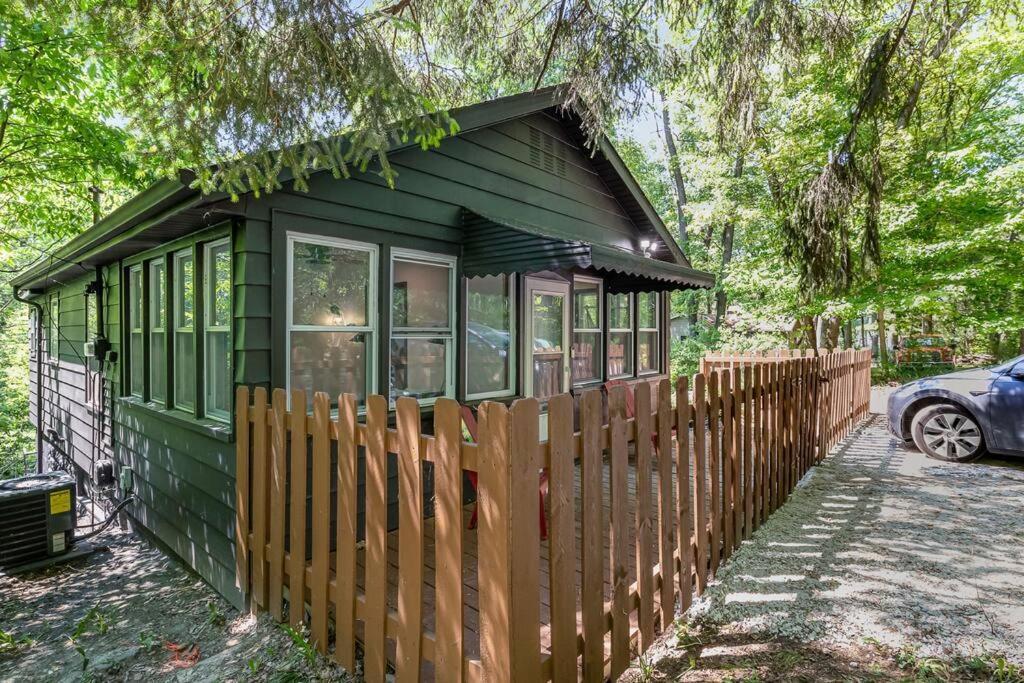 Black Cabin Getaway In Woods I Valpo Valparaiso Eksteriør billede